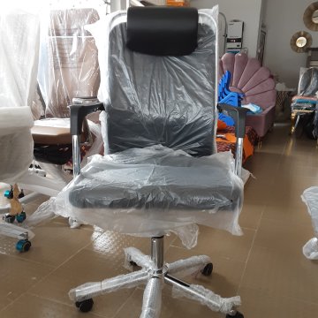 Recliners and lounge chairs