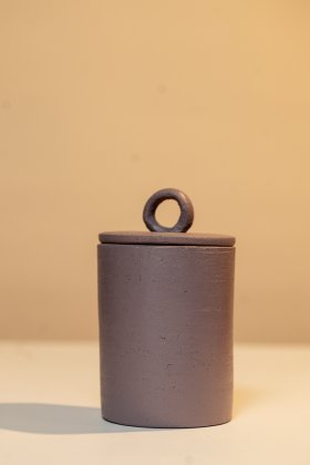 Ceramic storage pot with lid
