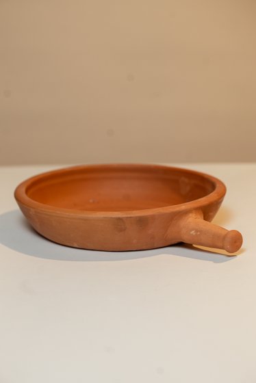 Clay frying pan